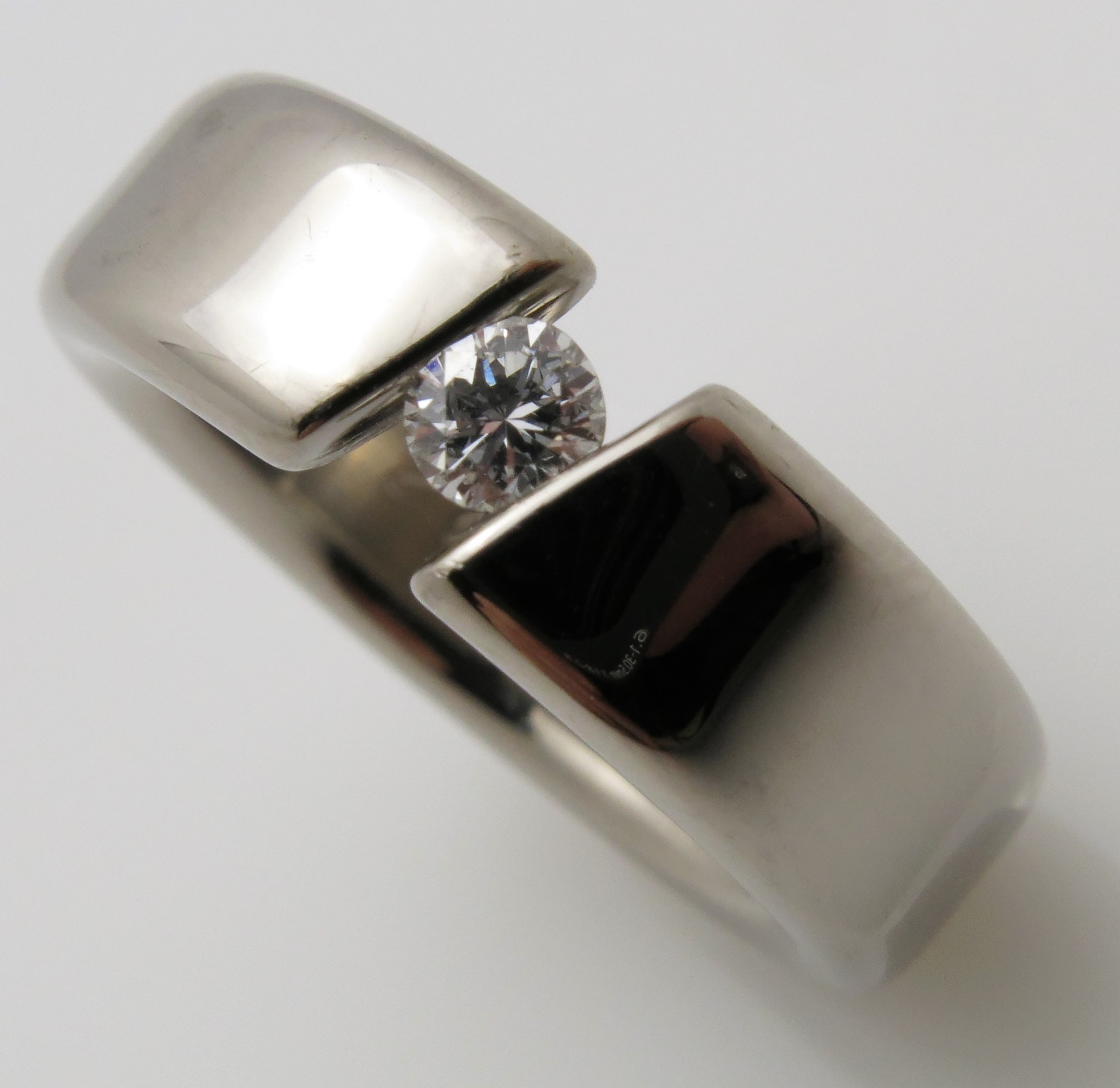 Eleganter Brillant Spannring "Queer" – Bild 2
