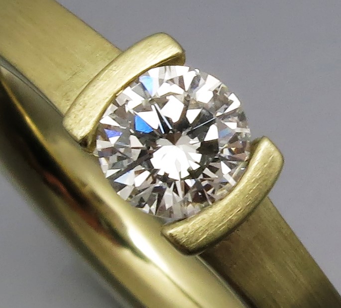 Eleganter Brillant Spannring "Peak"