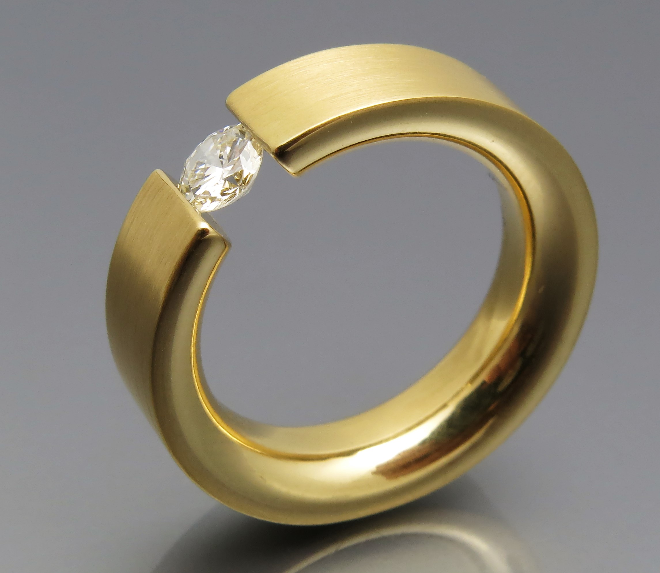 Feiner Brillant Spannring "Halbrund" – Bild 3