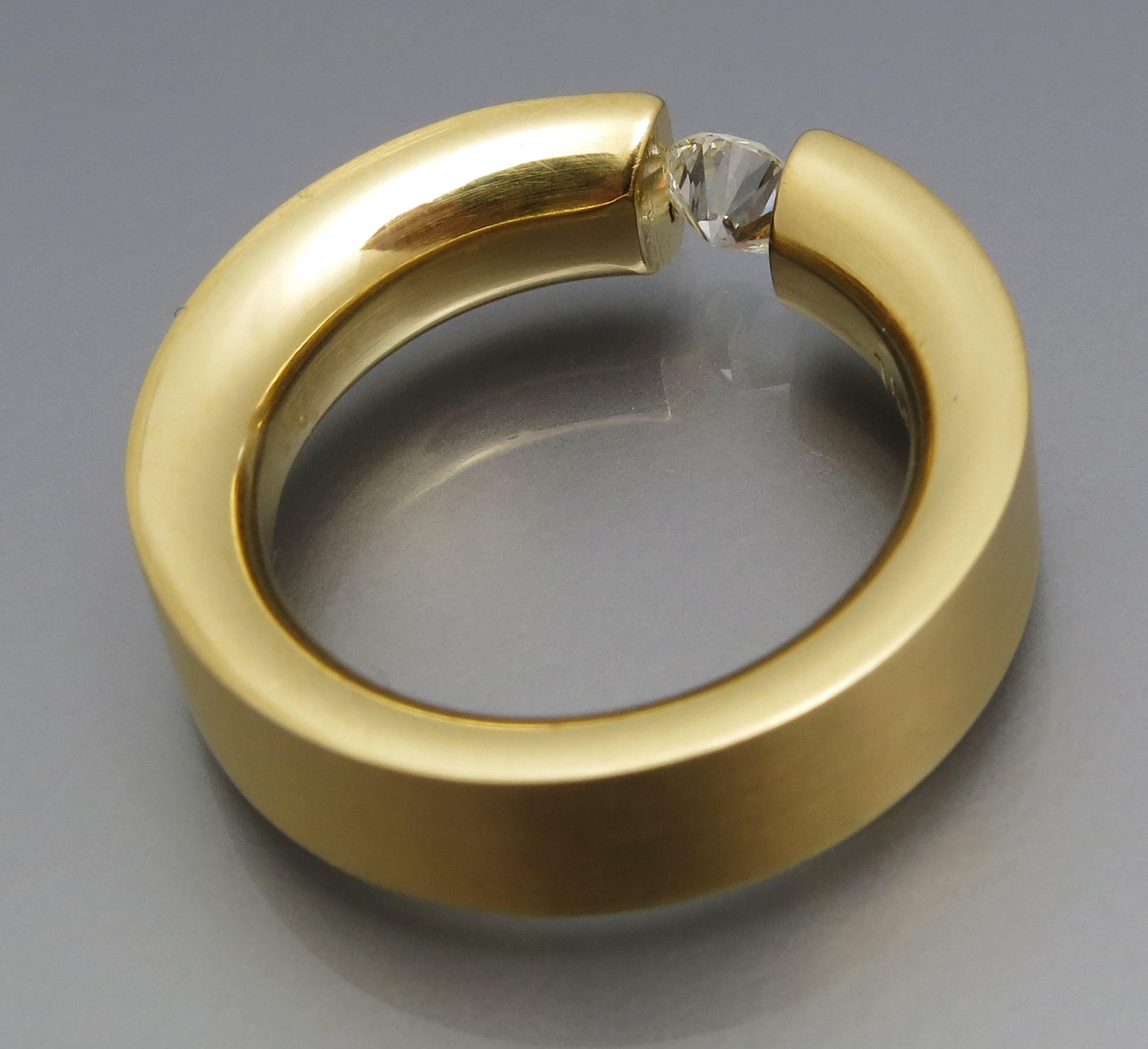 Feiner Brillant Spannring "Halbrund" – Bild 4