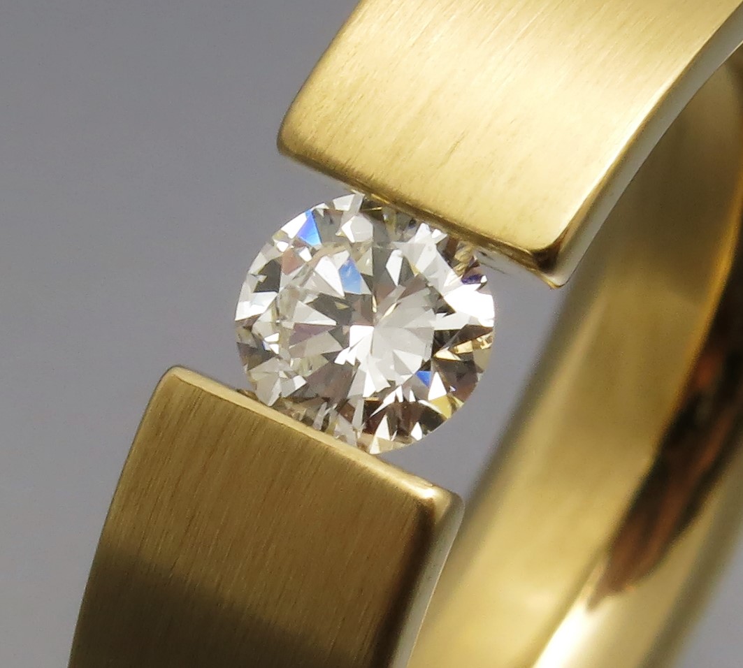 Feiner Brillant Spannring "Halbrund" – Bild 6