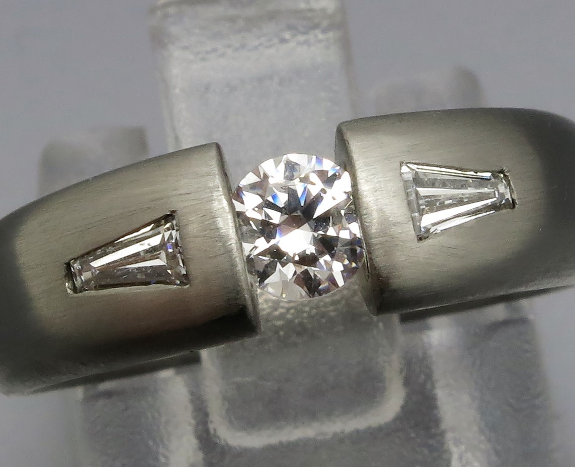 Schicker Diamant Spannring "Verlauf"