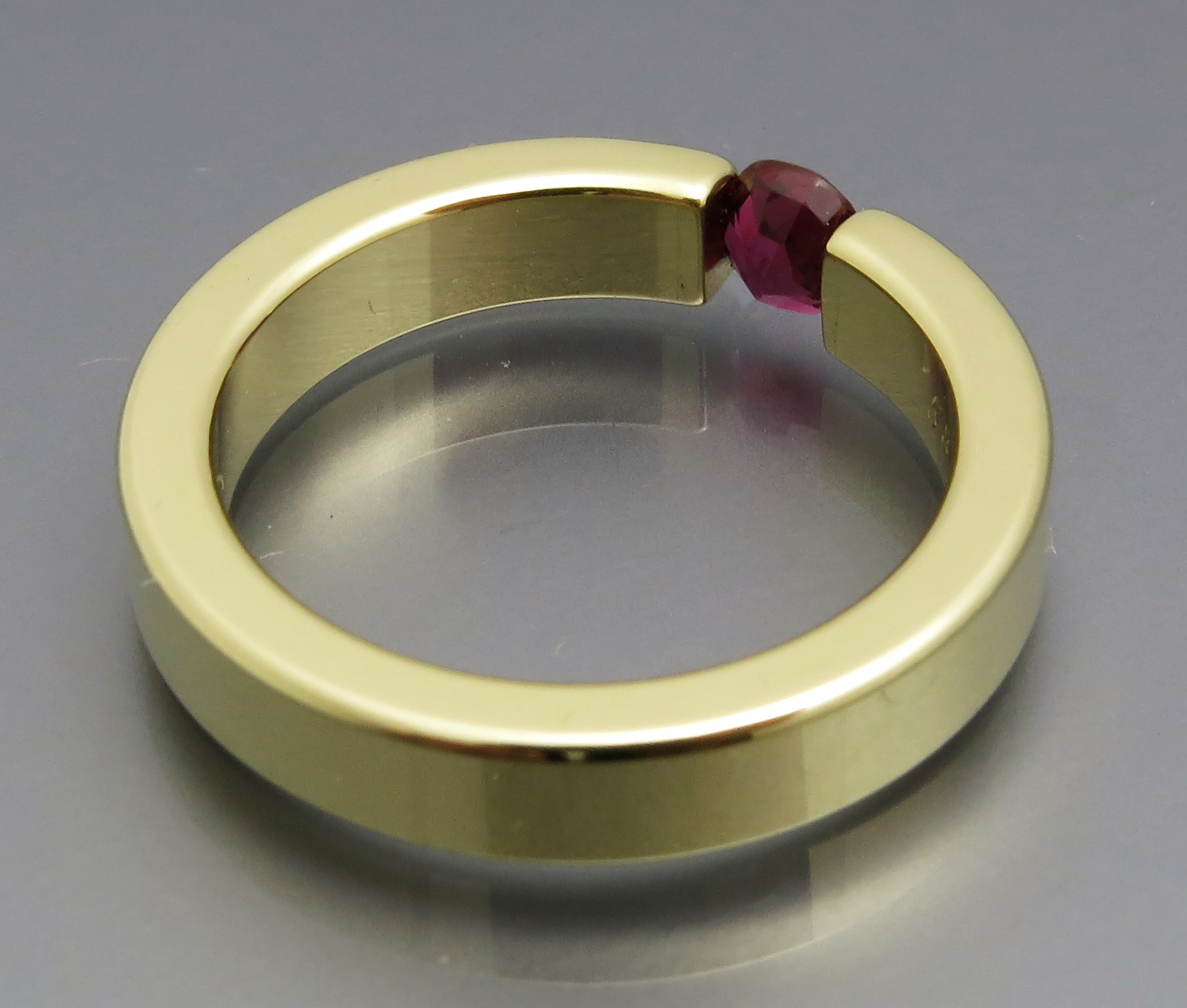Eleganter Rubin Spannring – Bild 3