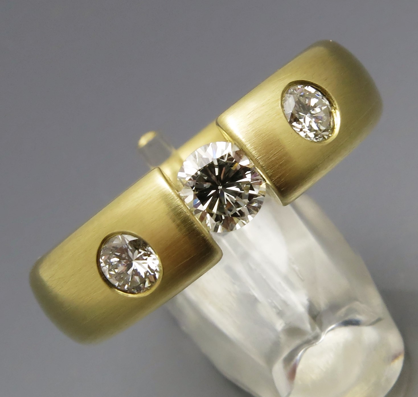 Eleganter Brillant Spannring "Stones"