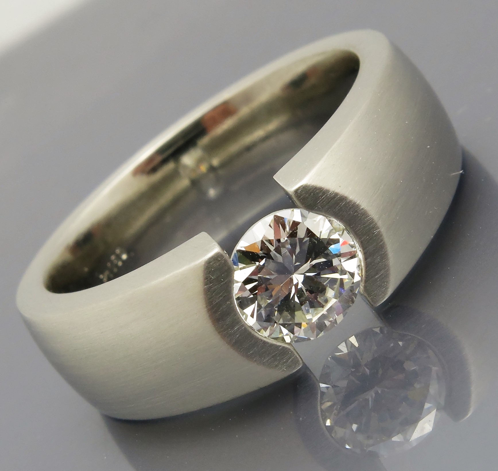 Feinster Brillant Spannring "Verlauf"