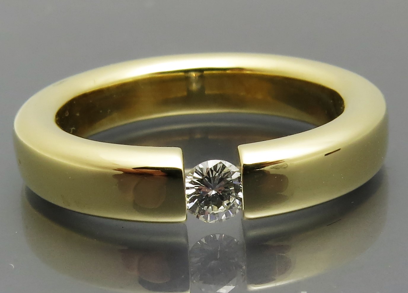 Feiner Brillant Spannring - Klassiker