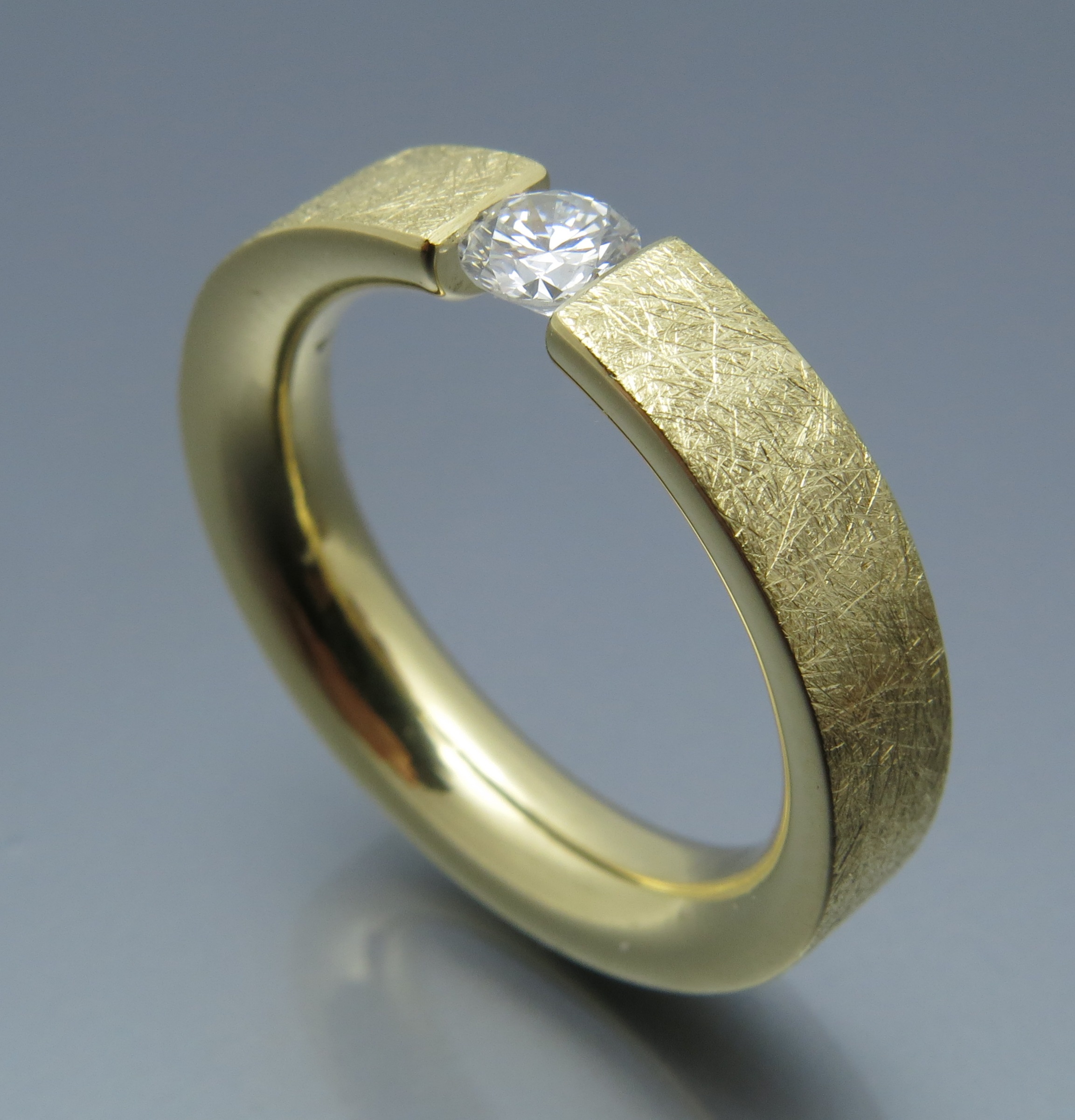 Feiner Brillant Spannring