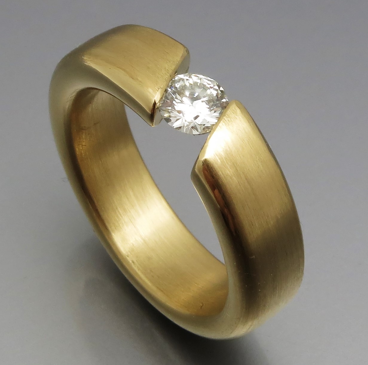 Eleganter Brillant Spannring "Queer" – Bild 4