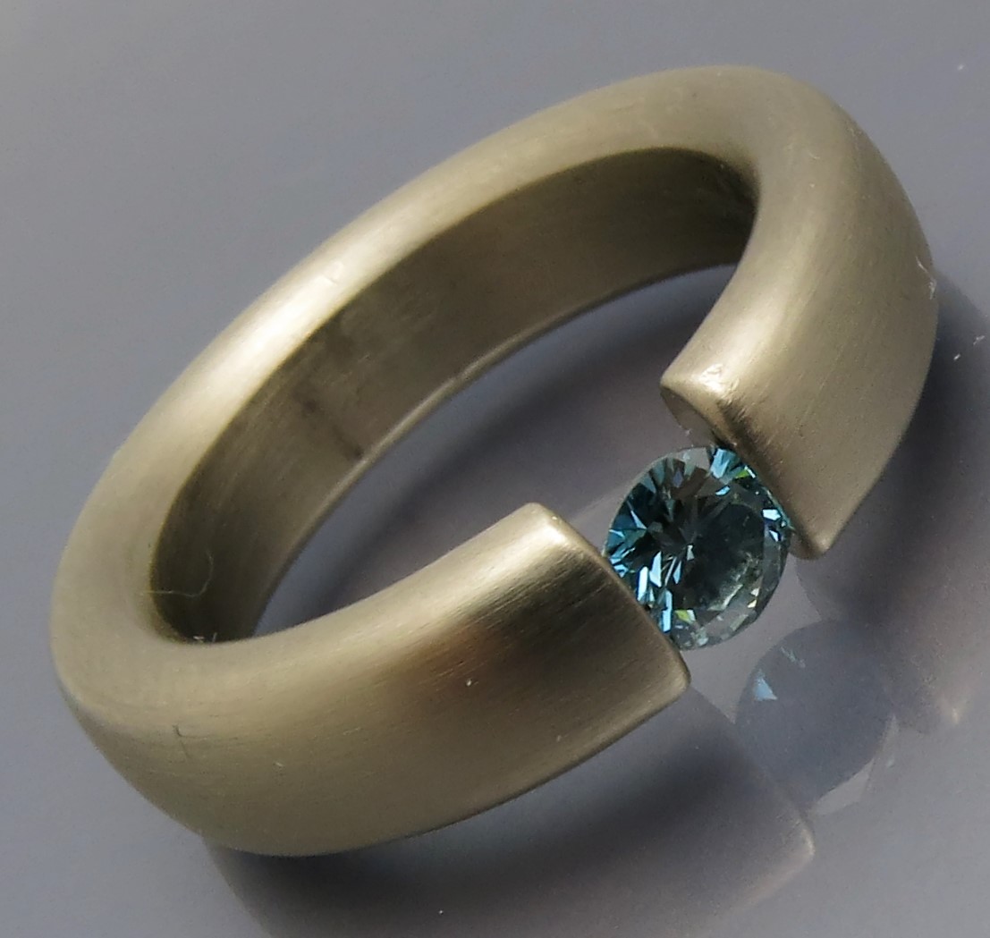 Mächtiger Brillant Spannring "Color"