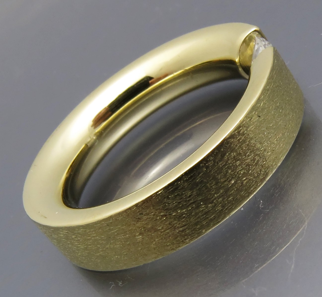 Auffälliger Brillant Spannring "Wave" – Bild 2