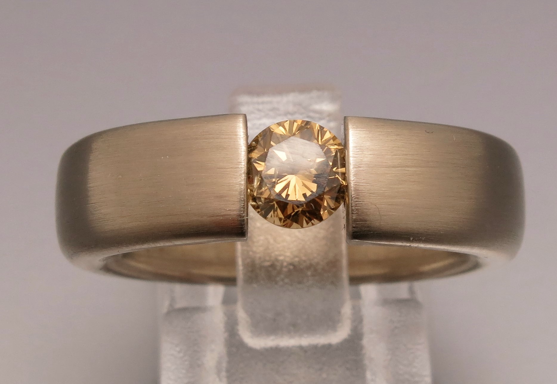Mächtiger fancy Brillant Spannring – Bild 2