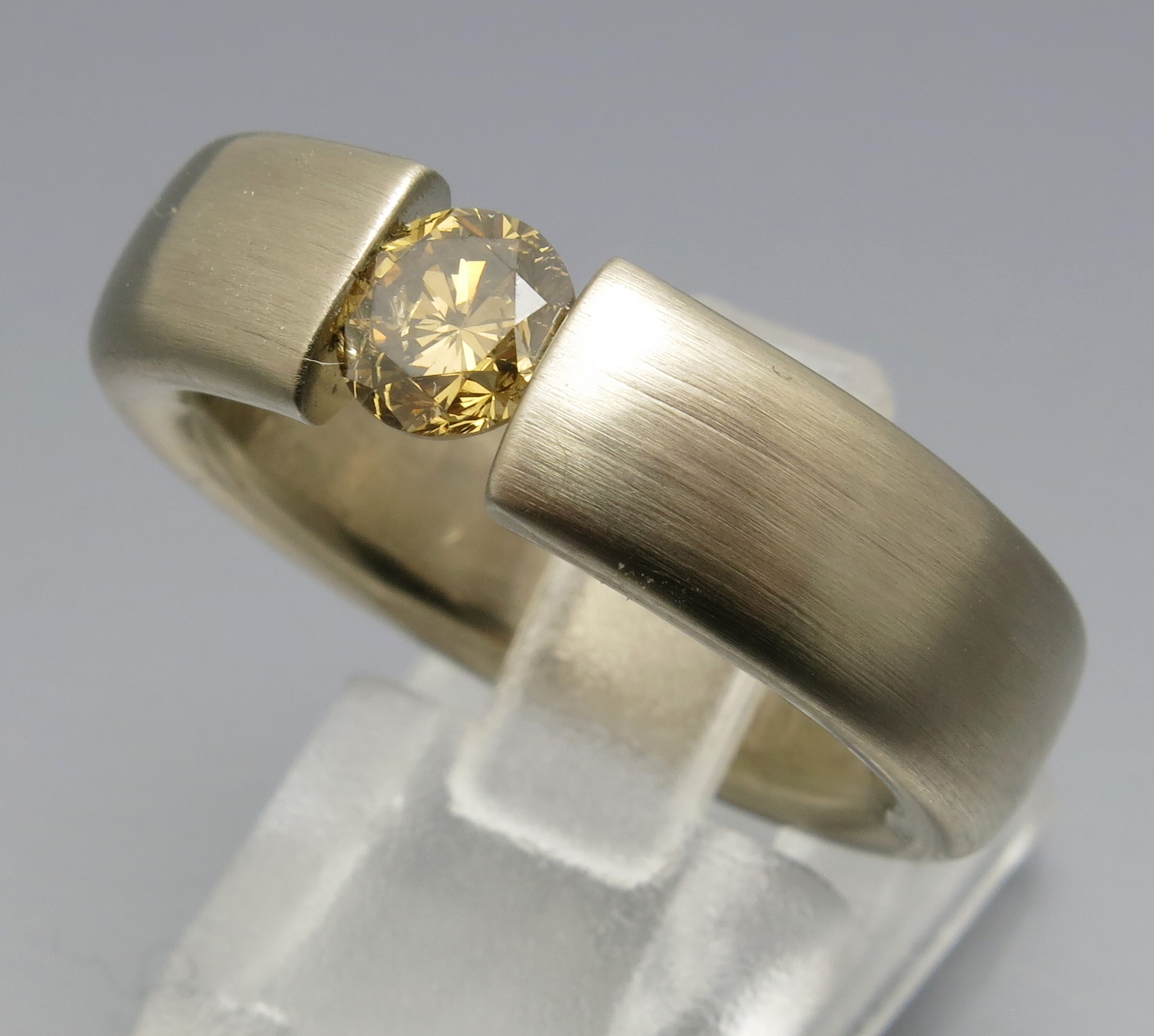 Mächtiger fancy Brillant Spannring – Bild 5