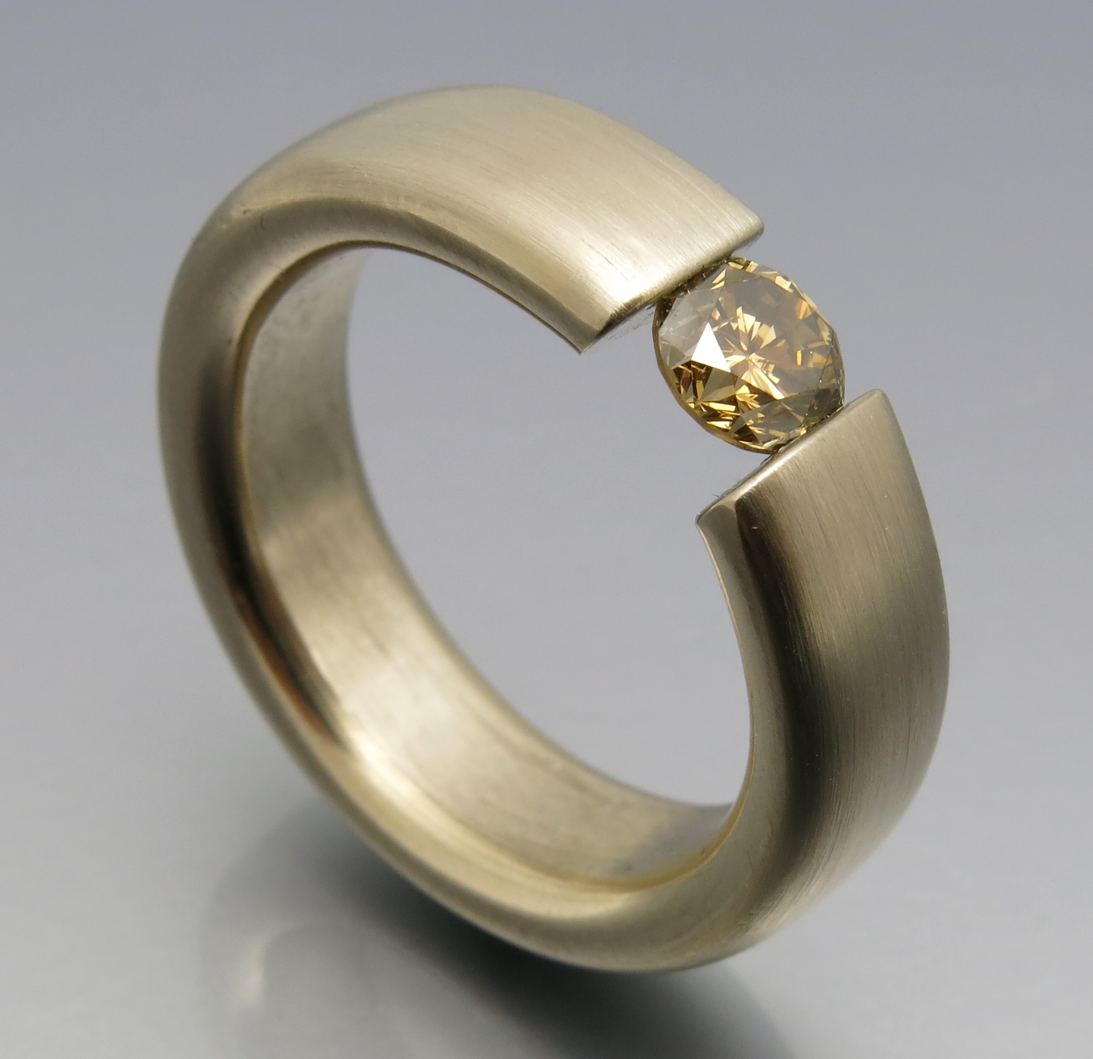 Mächtiger fancy Brillant Spannring – Bild 4