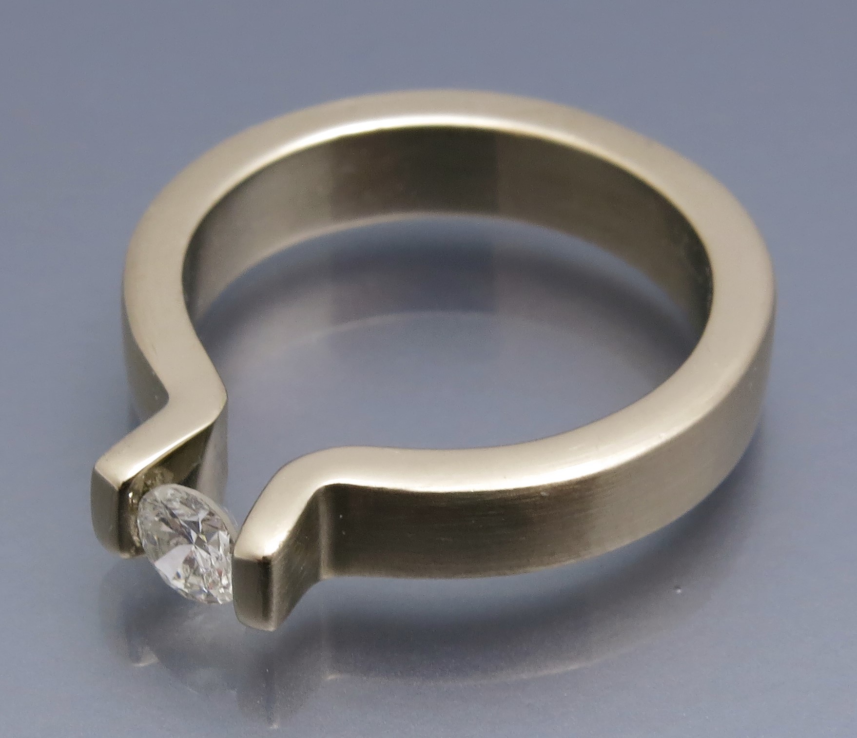 Eleganter Brillant Spannring "Top" – Bild 5