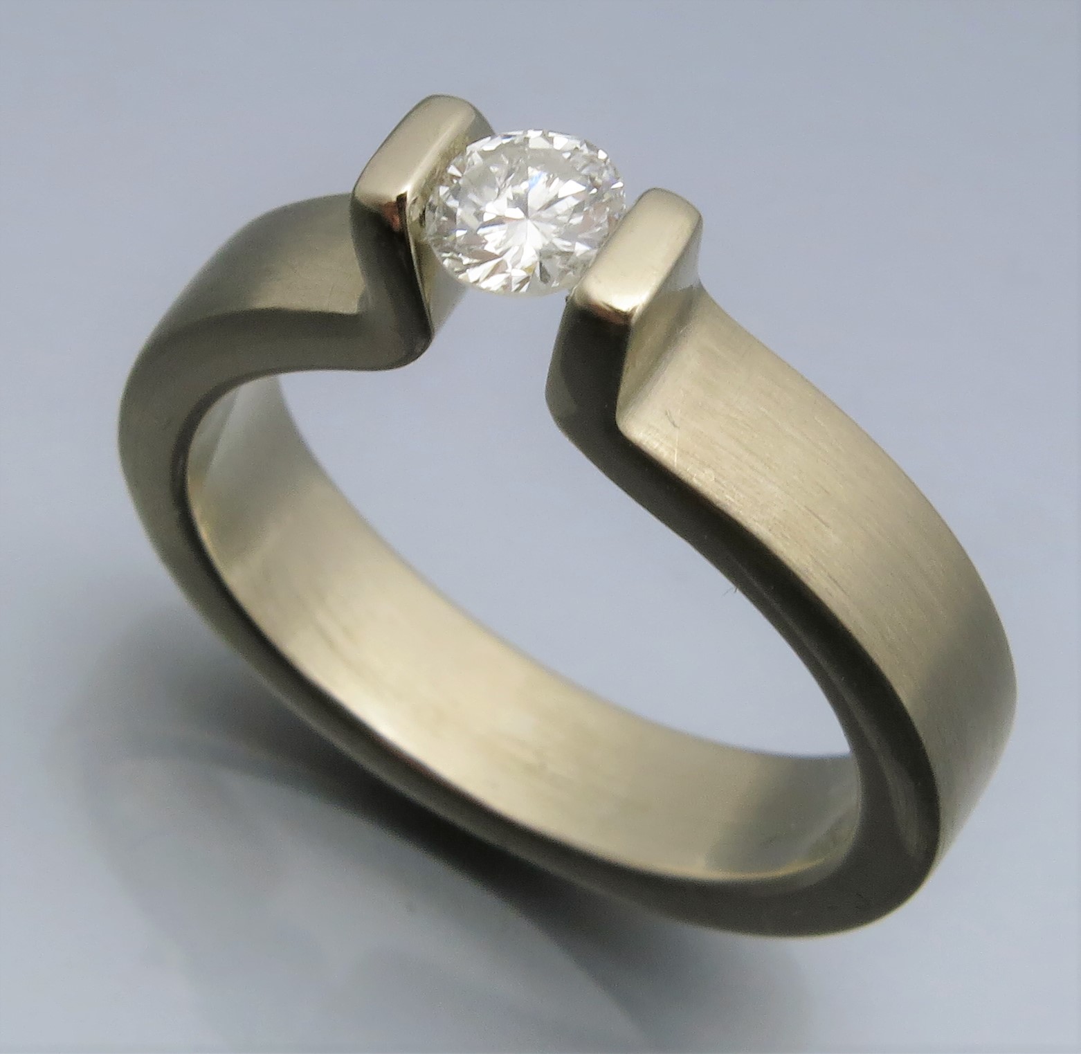 Eleganter Brillant Spannring "Top"