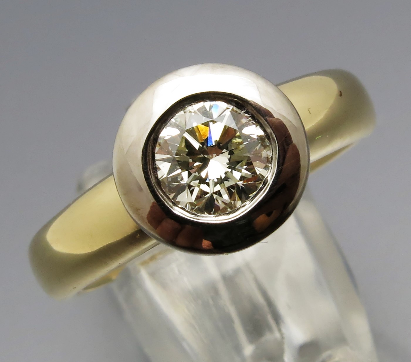 Eleganter Bicolor Solitär Ring