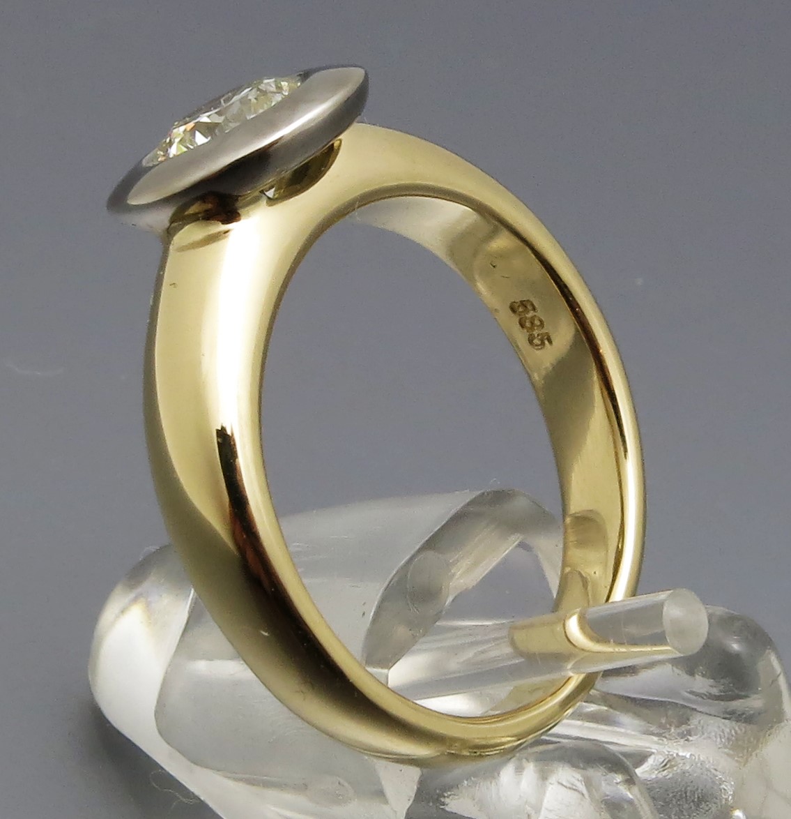 Eleganter Bicolor Solitär Ring – Bild 4