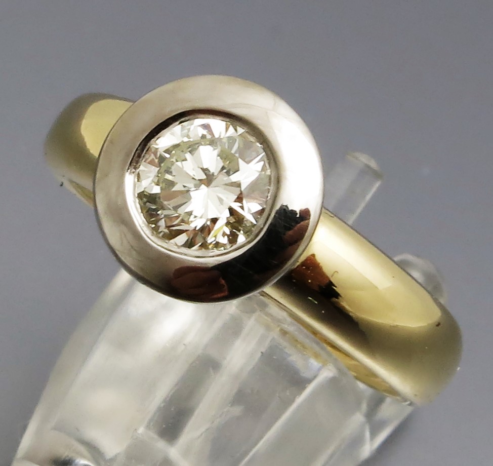 Eleganter Bicolor Solitär Ring – Bild 5