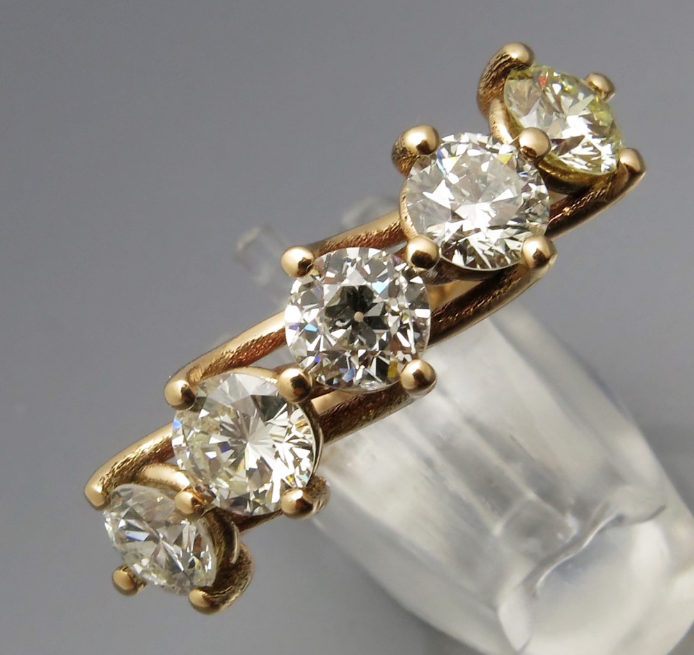 Mondäner Diamant Ring