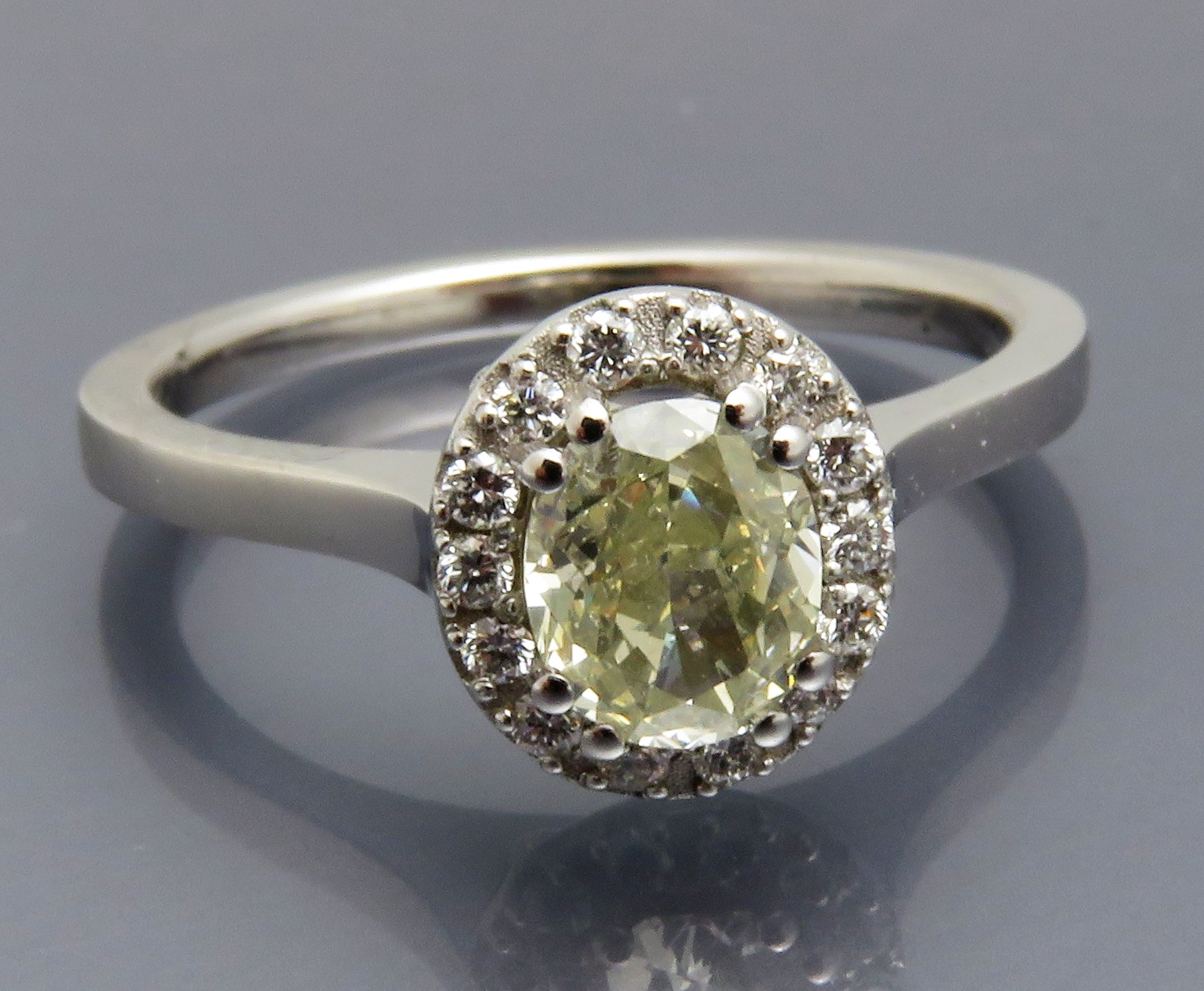 Schicker Entourage Ring