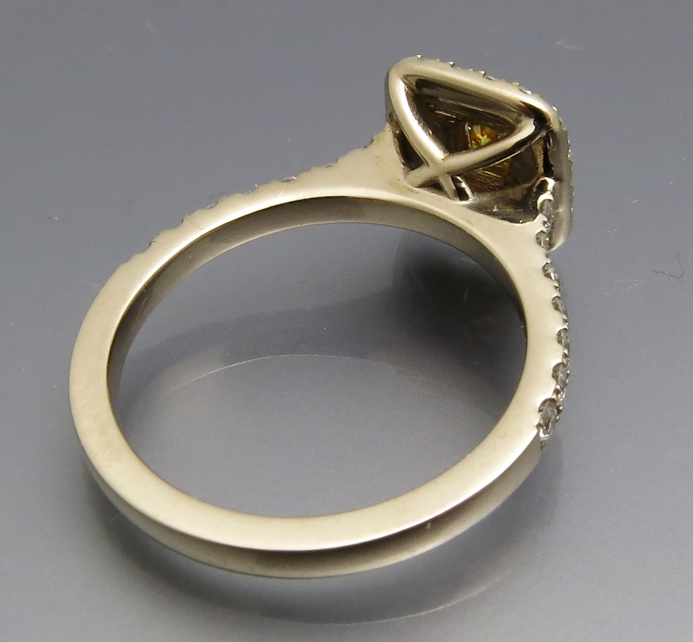 Auffälliger Diamant Entourage Ring – Bild 2