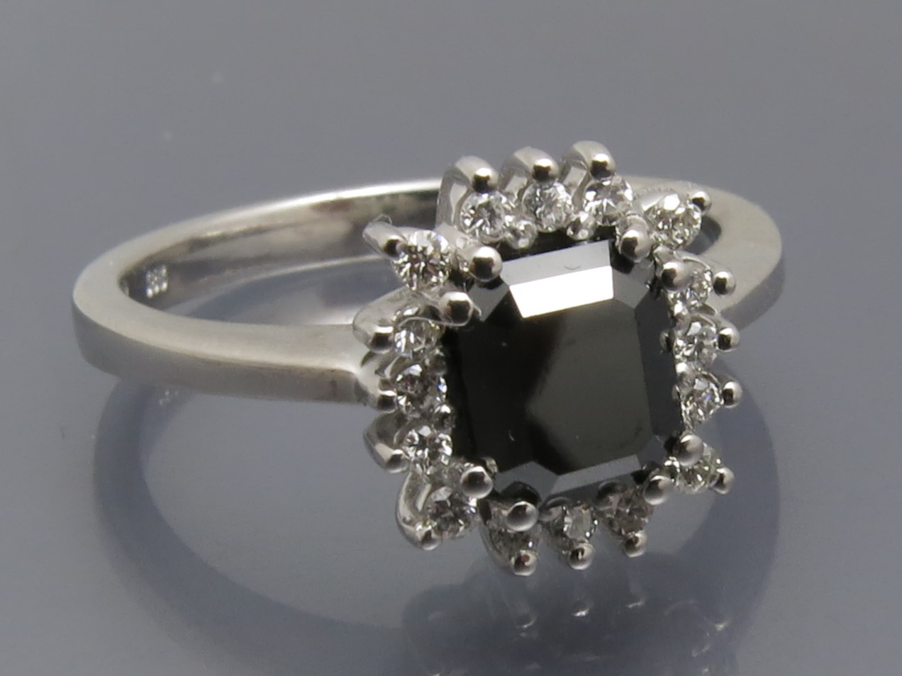 Eleganter Entourage Ring