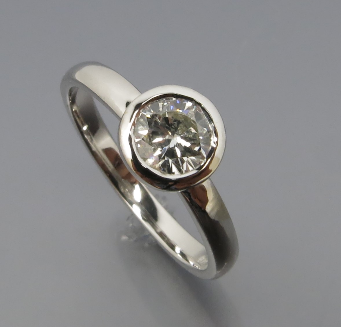 Klassicher Diamant Solitär Ring