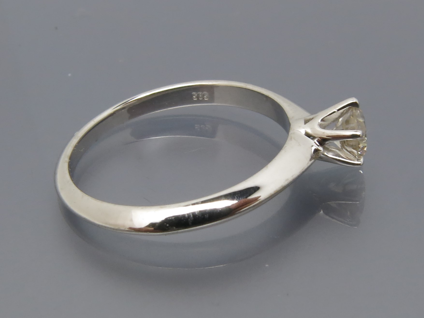 Klassicher Diamant Solitär Ring – Bild 3