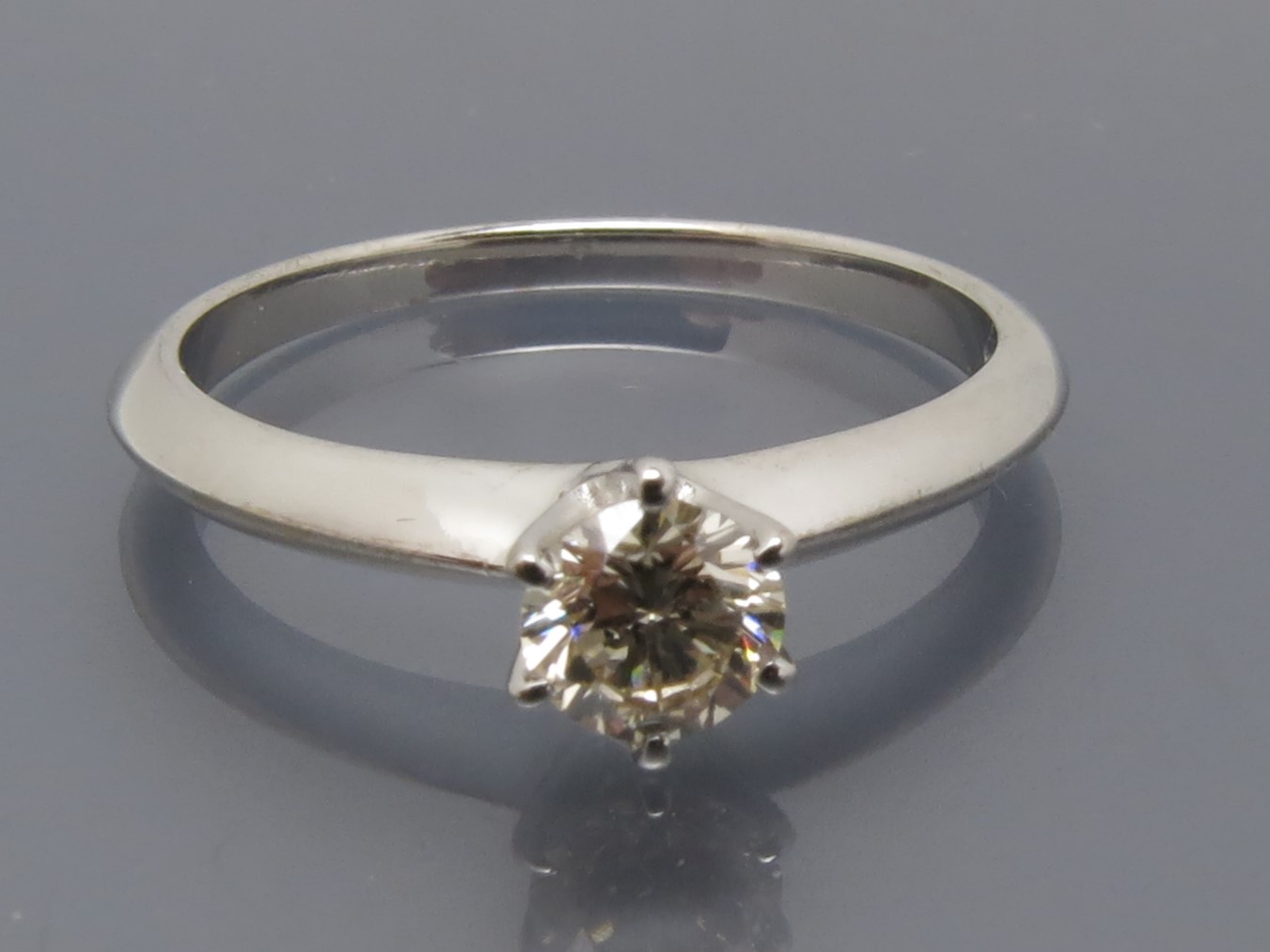 Klassicher Diamant Solitär Ring – Bild 5