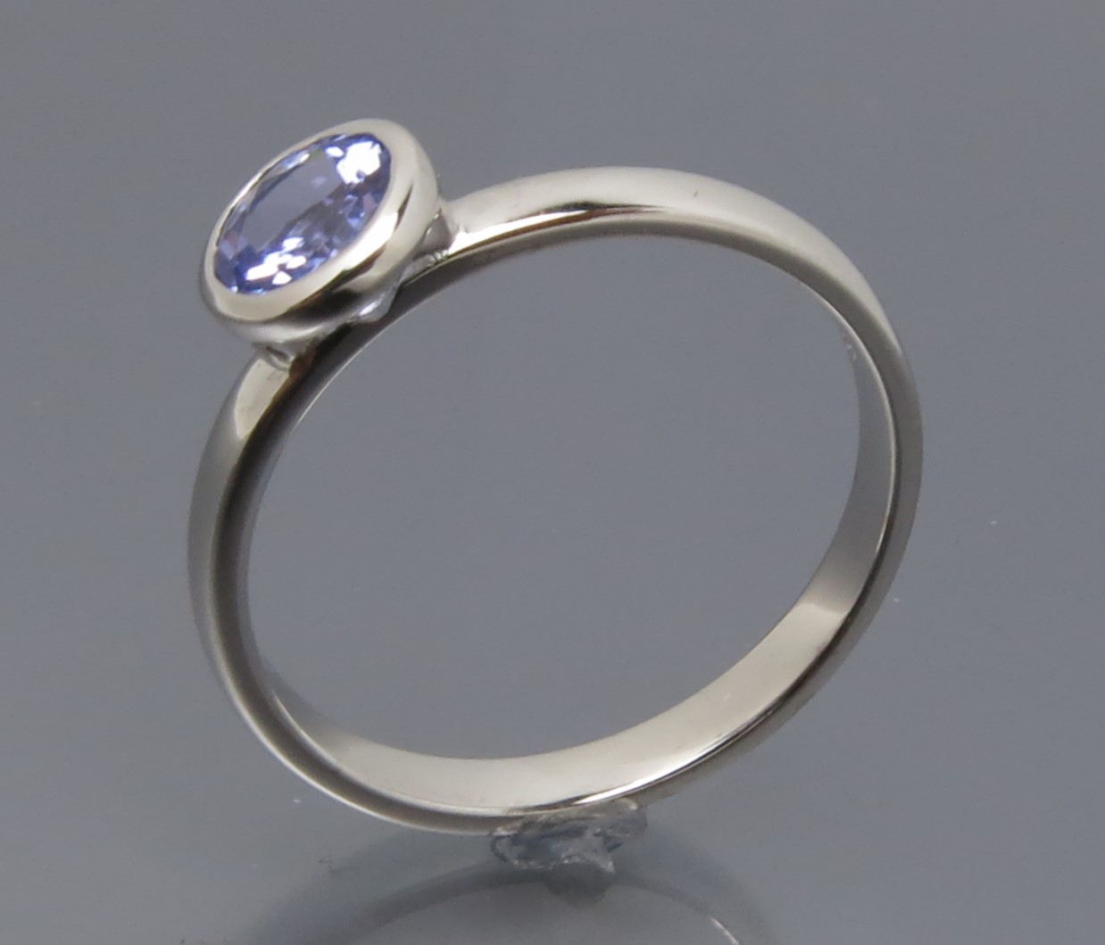 Flotter Tansanit Solitär Ring – Bild 5