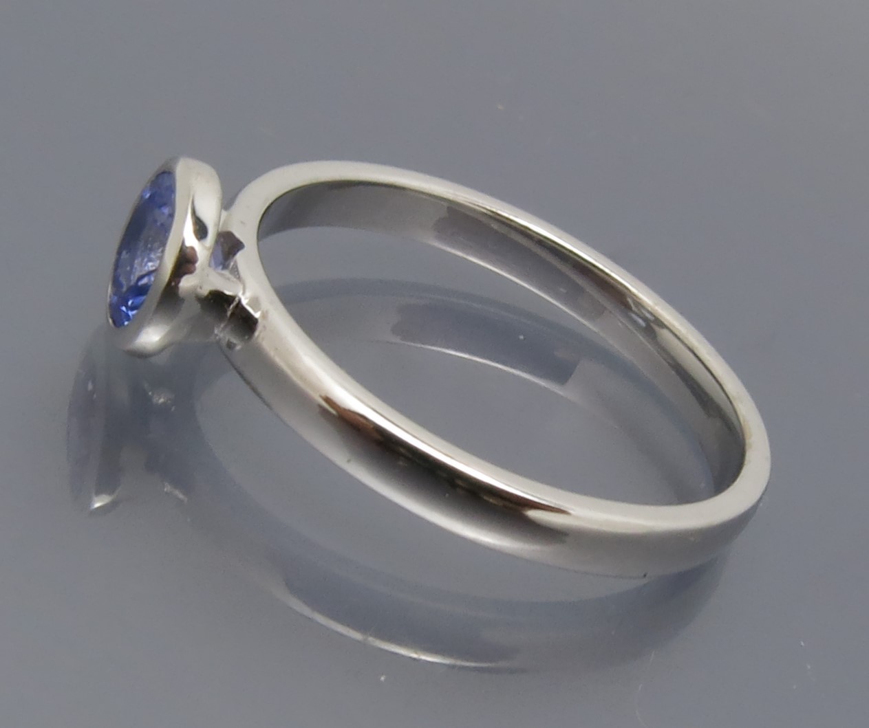 Flotter Tansanit Solitär Ring – Bild 3