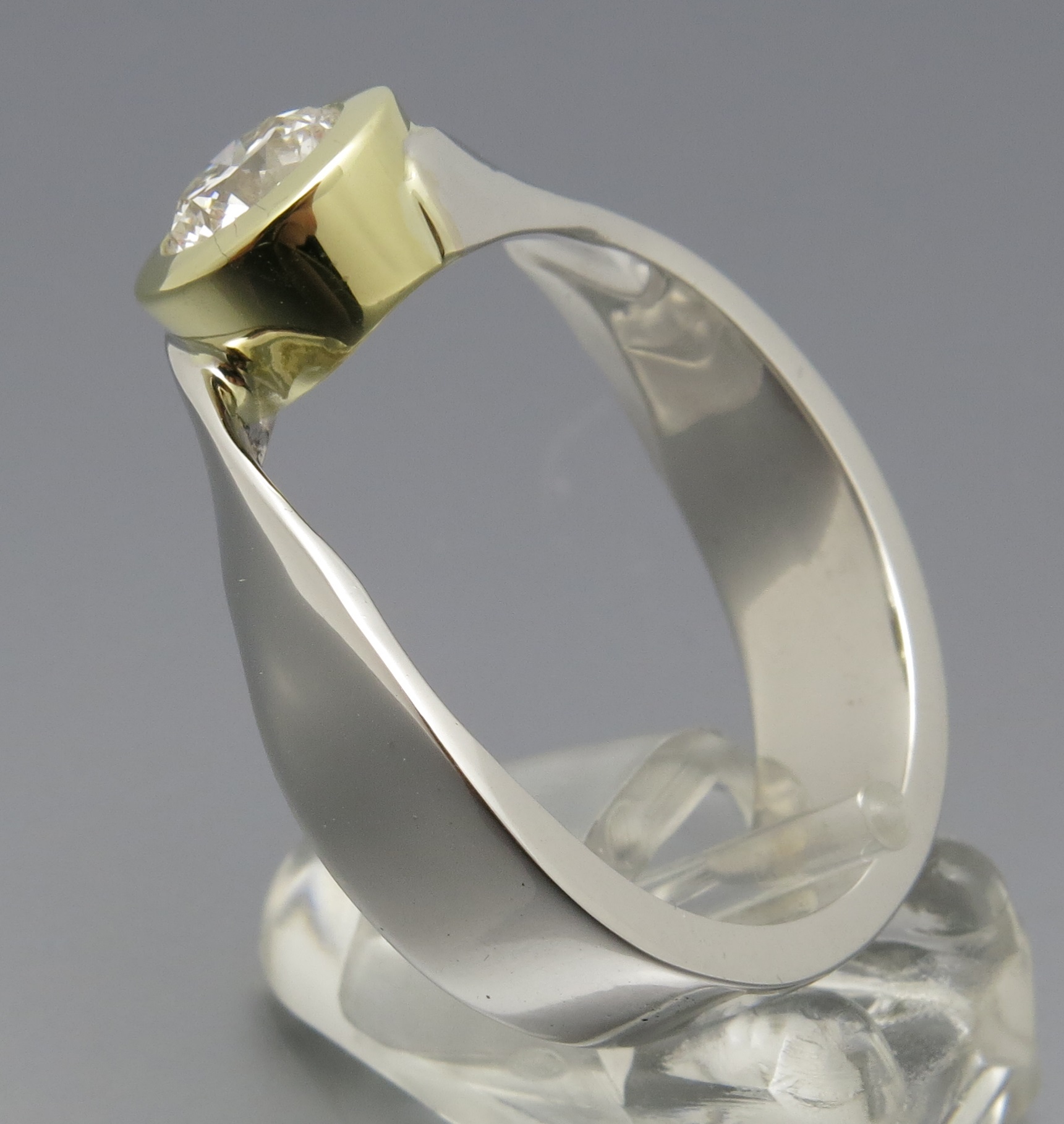 Toller Bicolor Solitär Ring – Bild 5