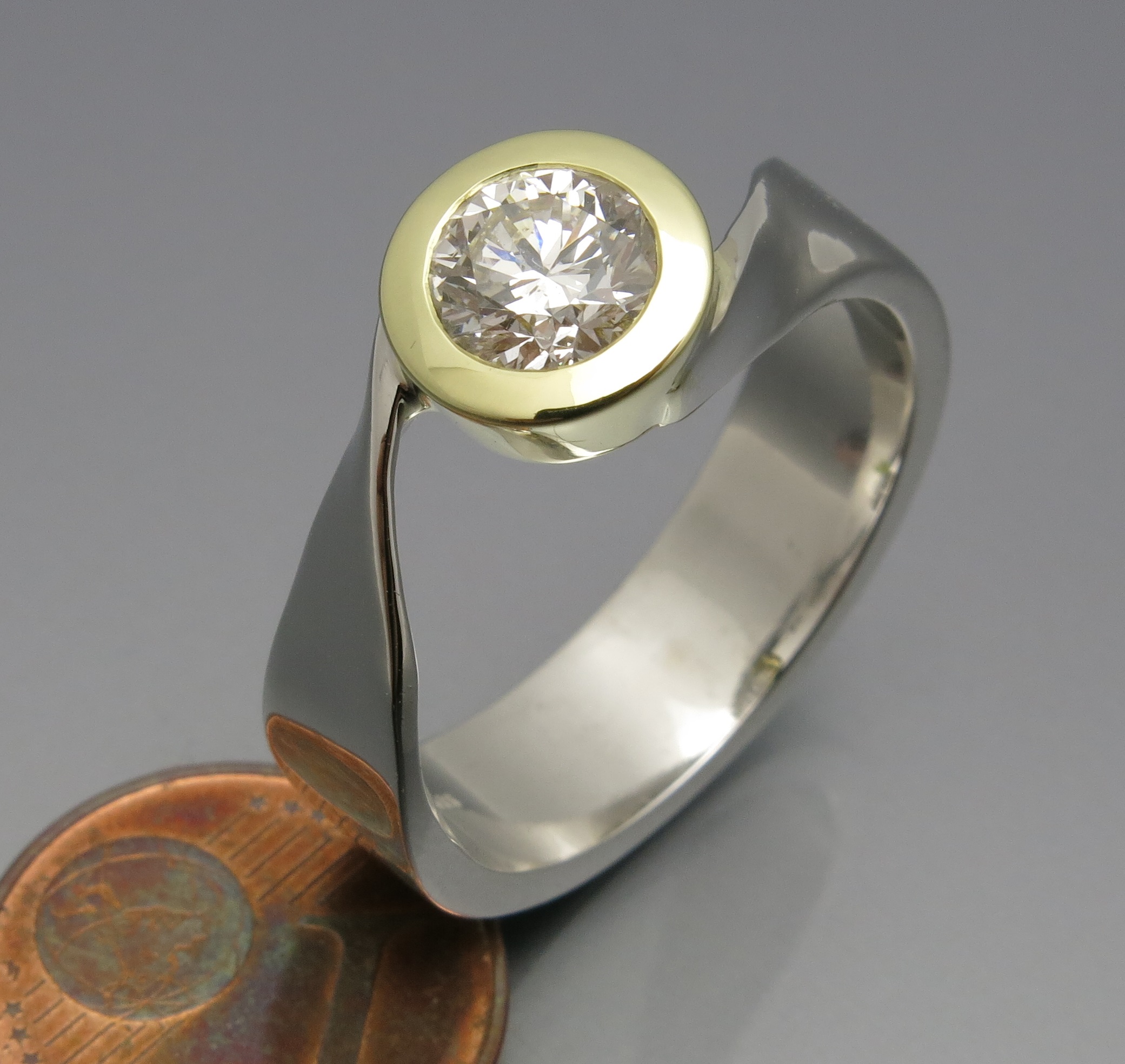Toller Bicolor Solitär Ring – Bild 3