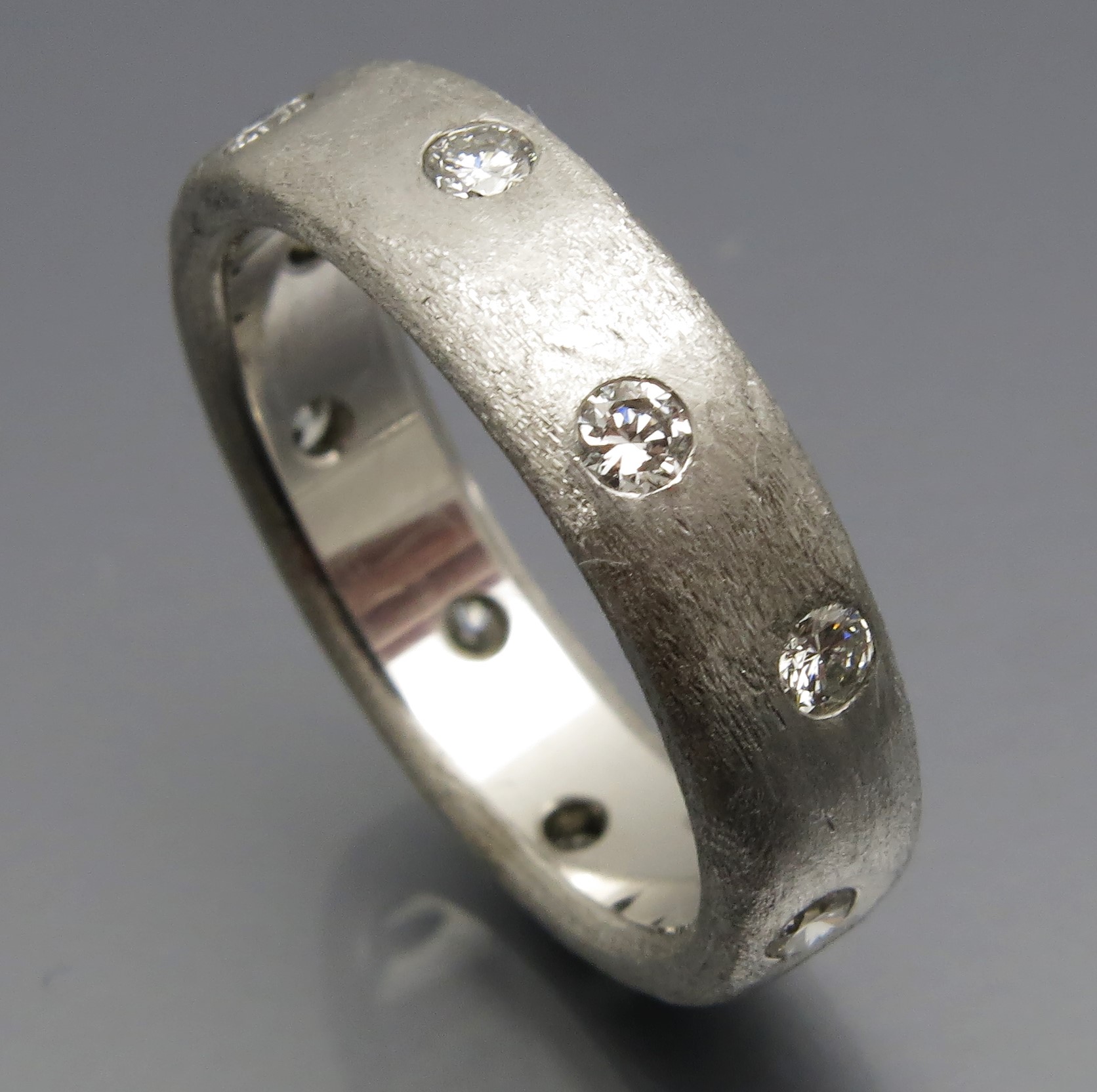Antik Style Memoire Brillant Ring