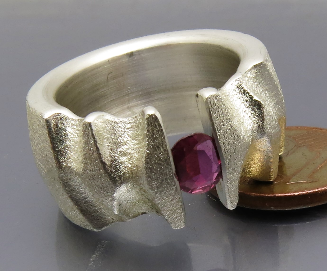 Breiter Rubin Spannring "Fields" – Bild 6