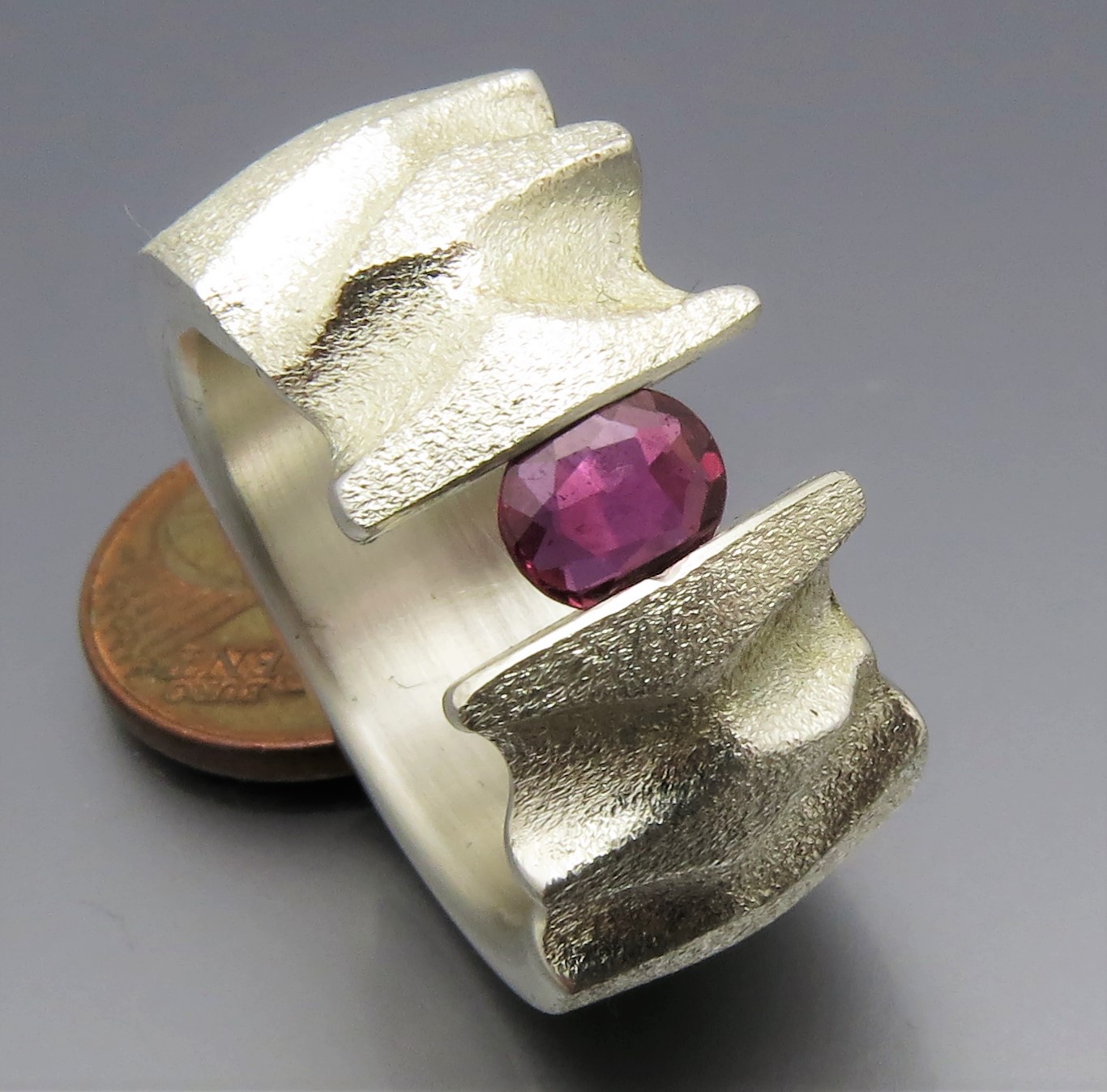 Breiter Rubin Spannring "Fields" – Bild 7