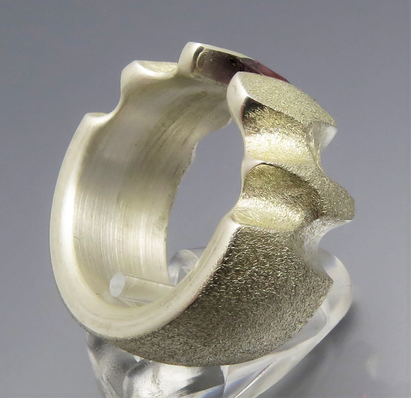 Breiter Rubin Spannring "Fields" – Bild 2