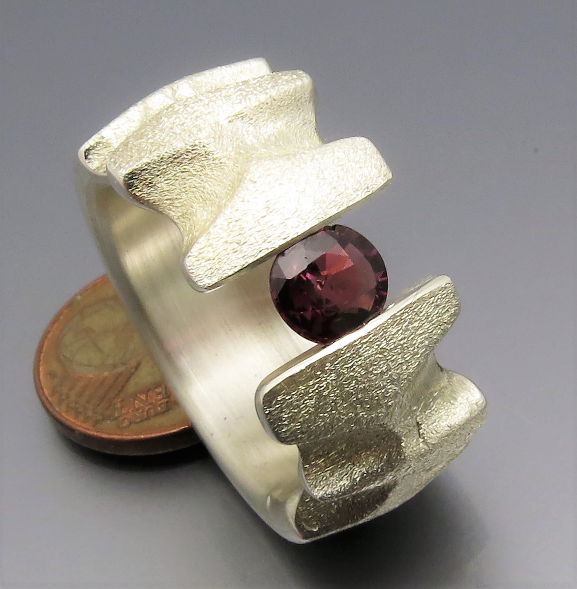 Breiter Rubin Spannring "Fields" – Bild 6