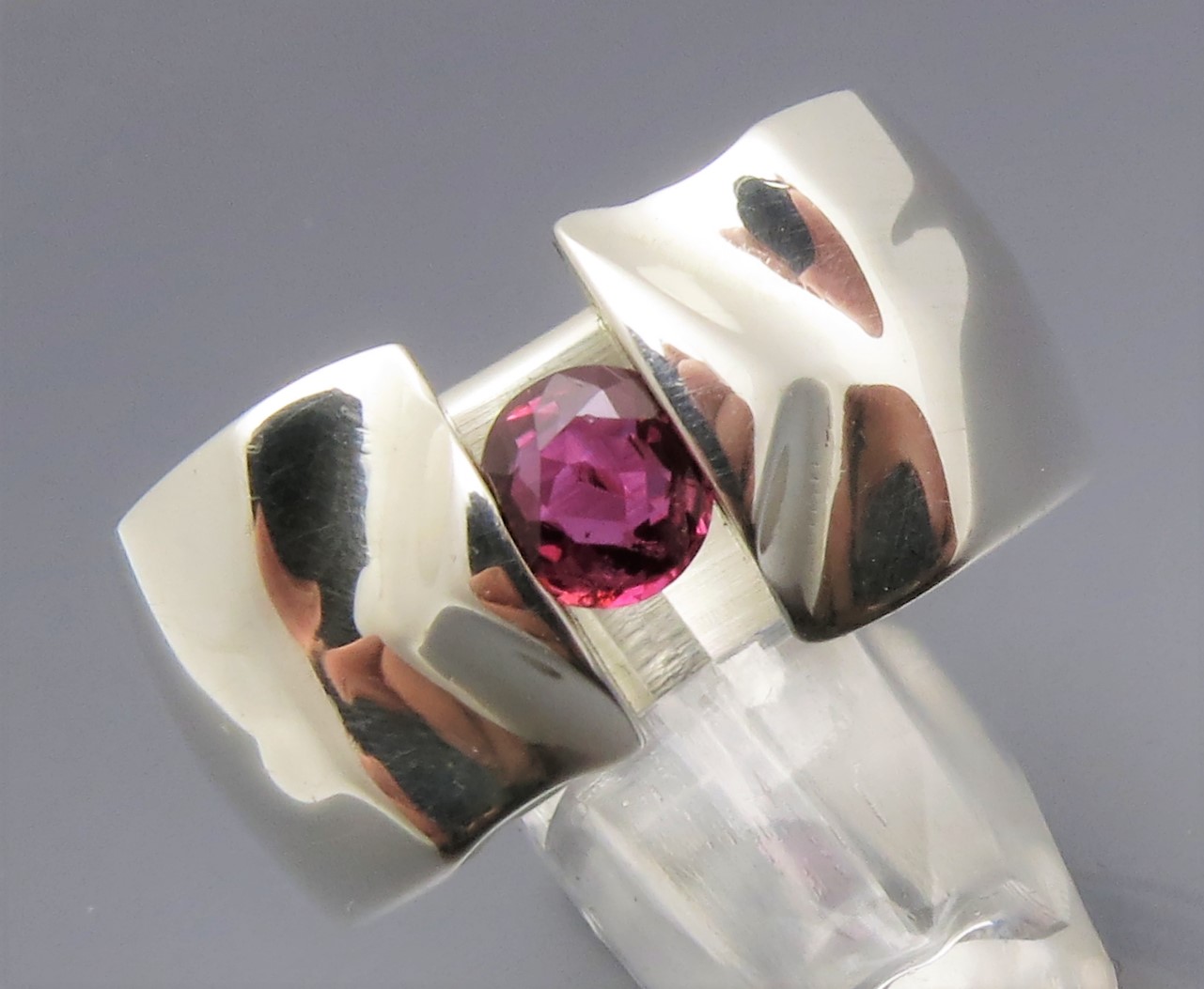 Breiter Rubin Spannring "Fields" – Bild 2
