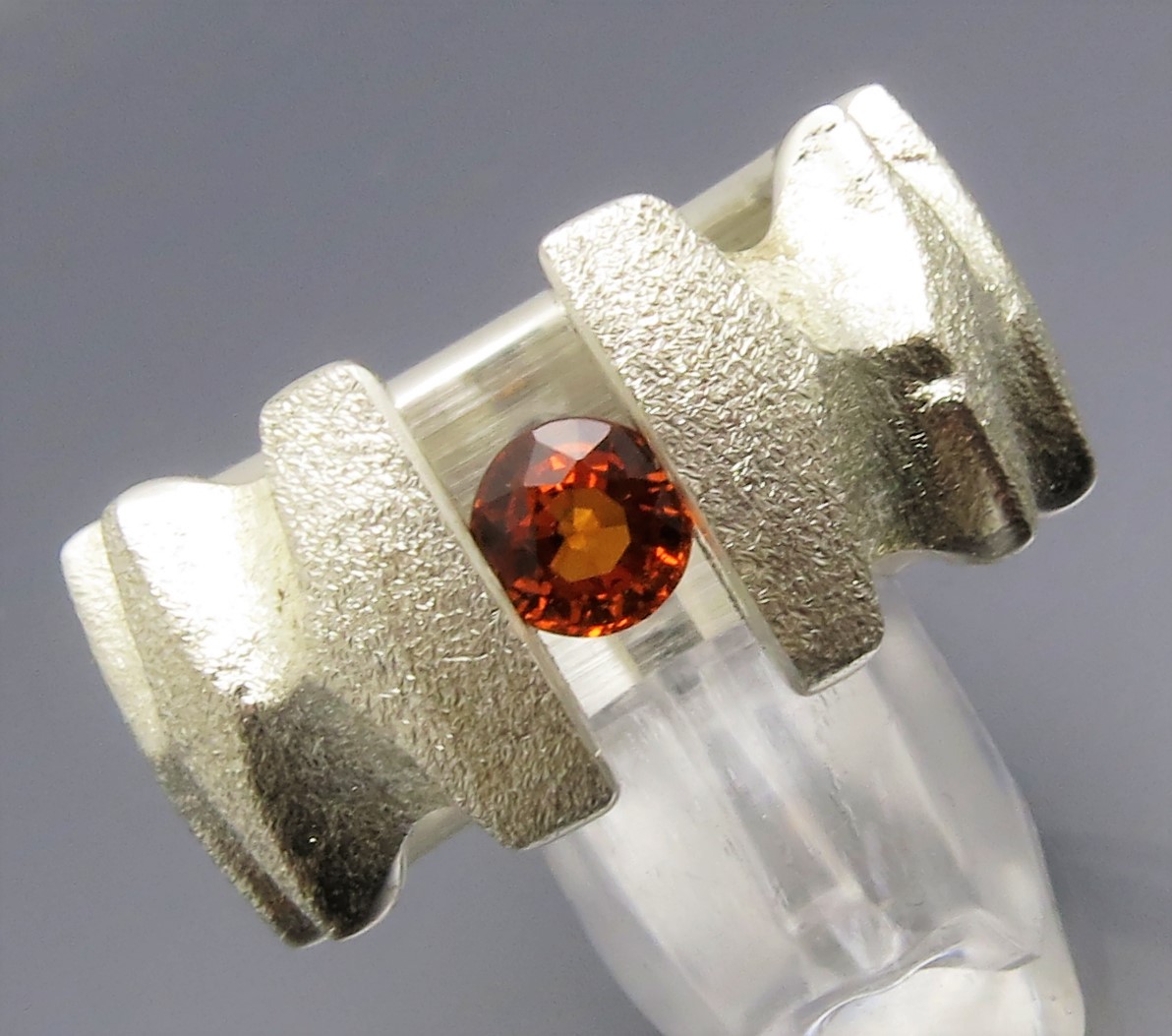Breiter Safir Spannring "Fields"