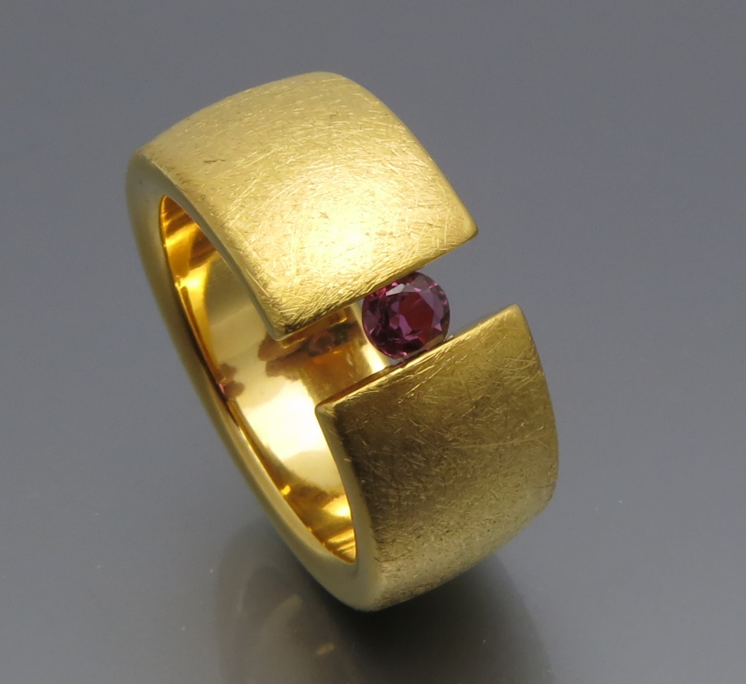 Breiter Rubin Spannring "Color" – Bild 2