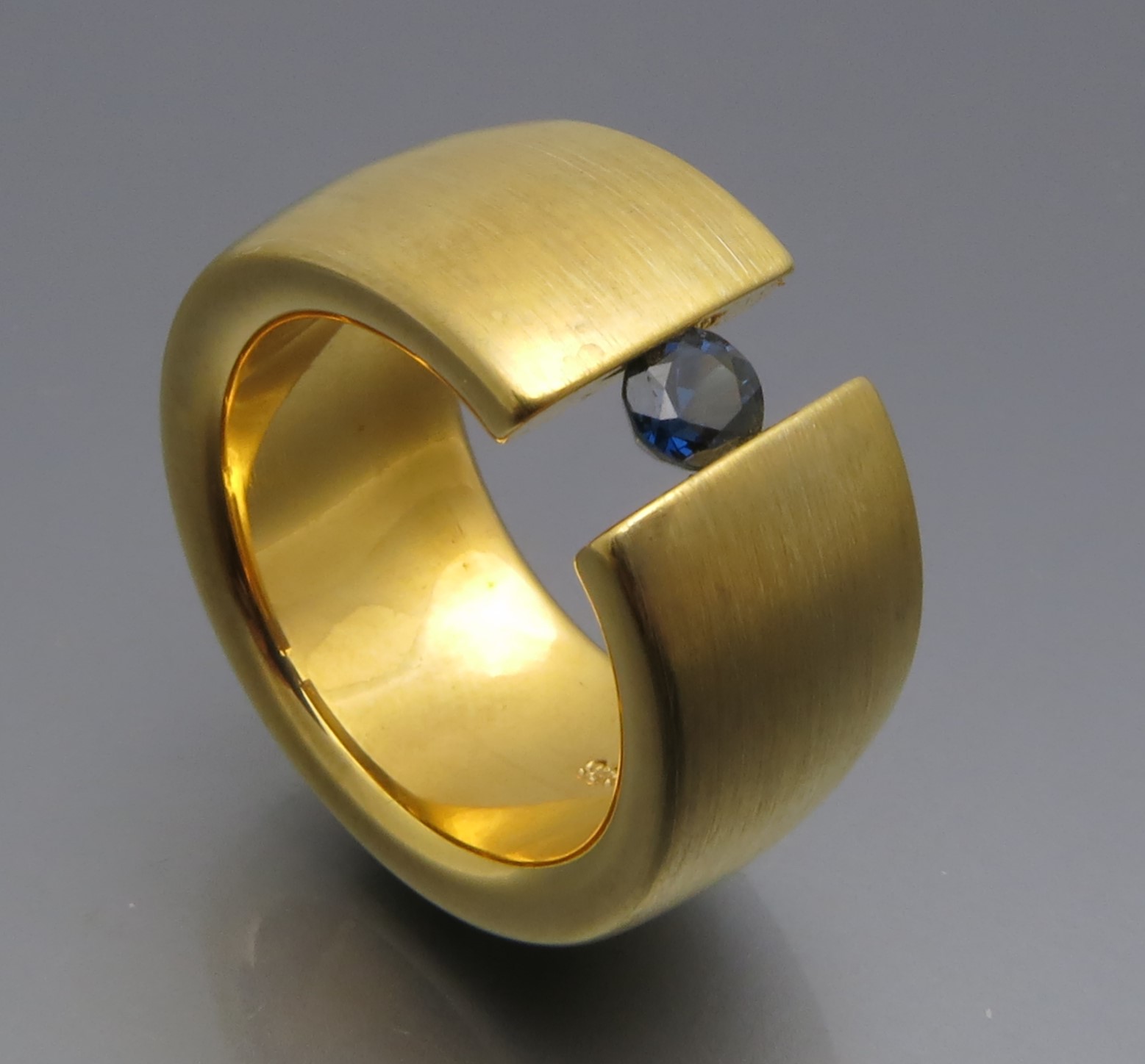 Breiter Safir Spannring "Color"