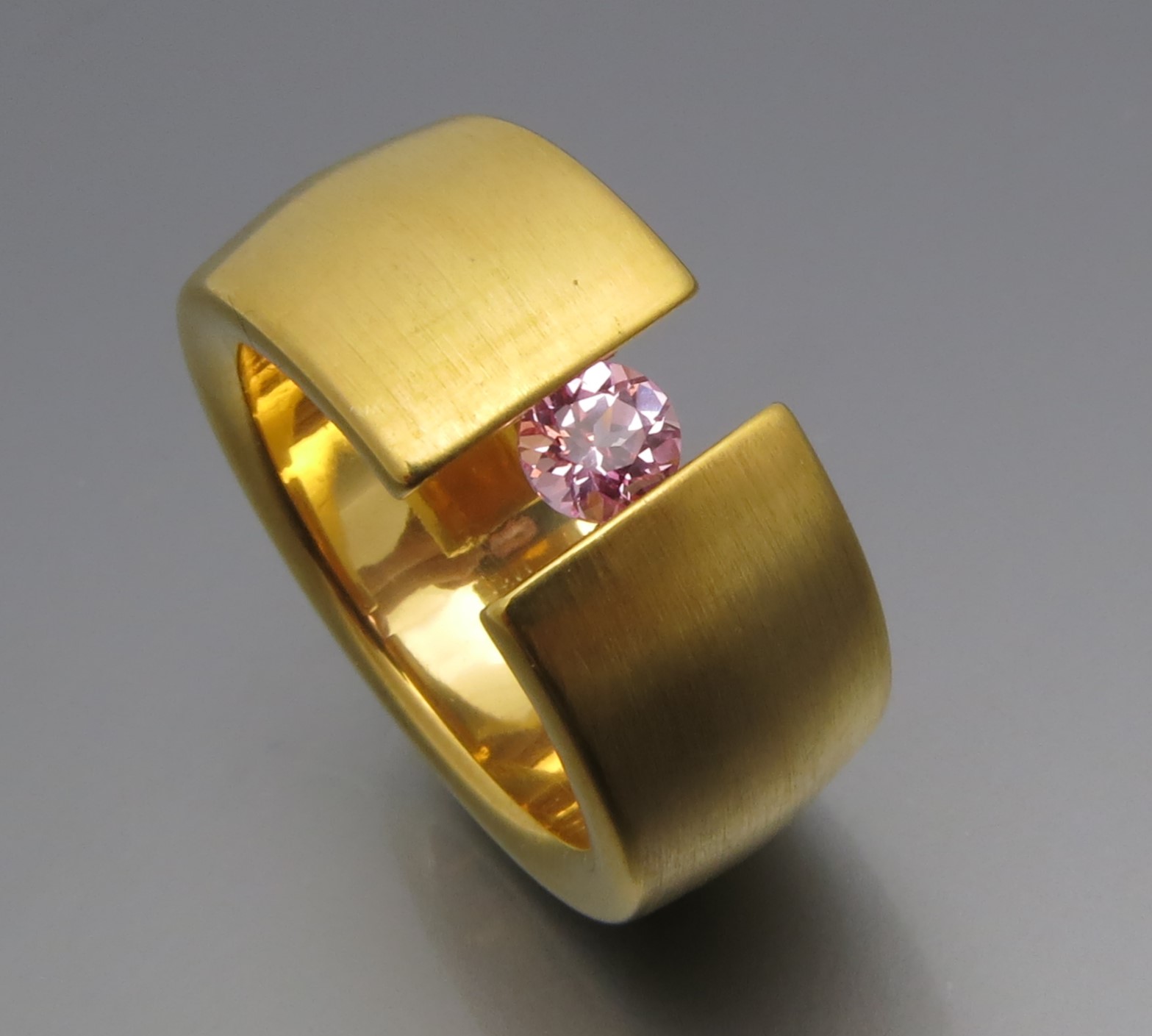 Breiter Safir Spannring "Color"