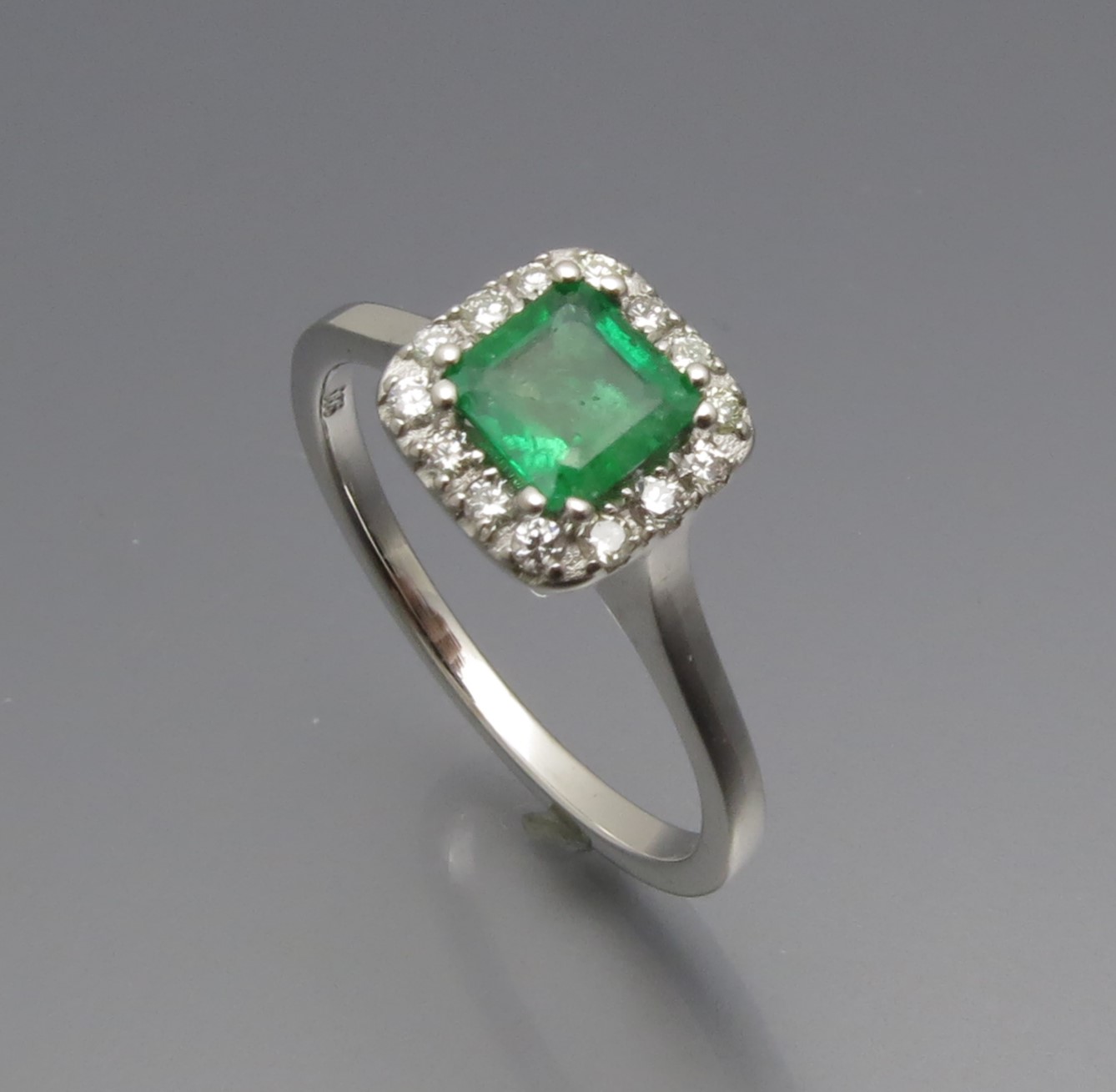 Eleganter Smaragd Entourage Ring – Bild 2