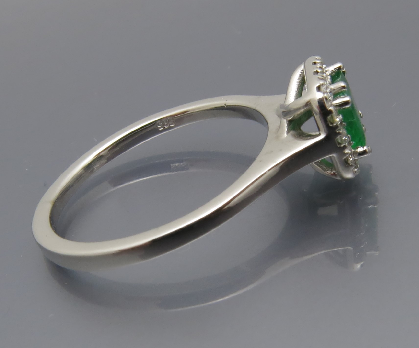 Eleganter Smaragd Entourage Ring – Bild 5