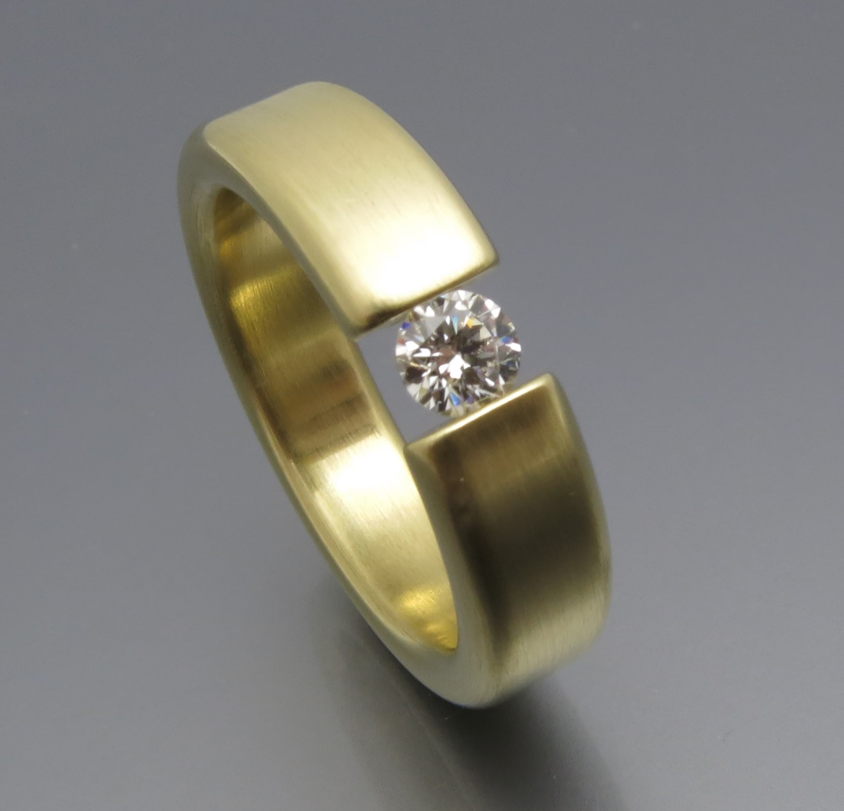 Eleganter Brillant Spannring - Klassiker