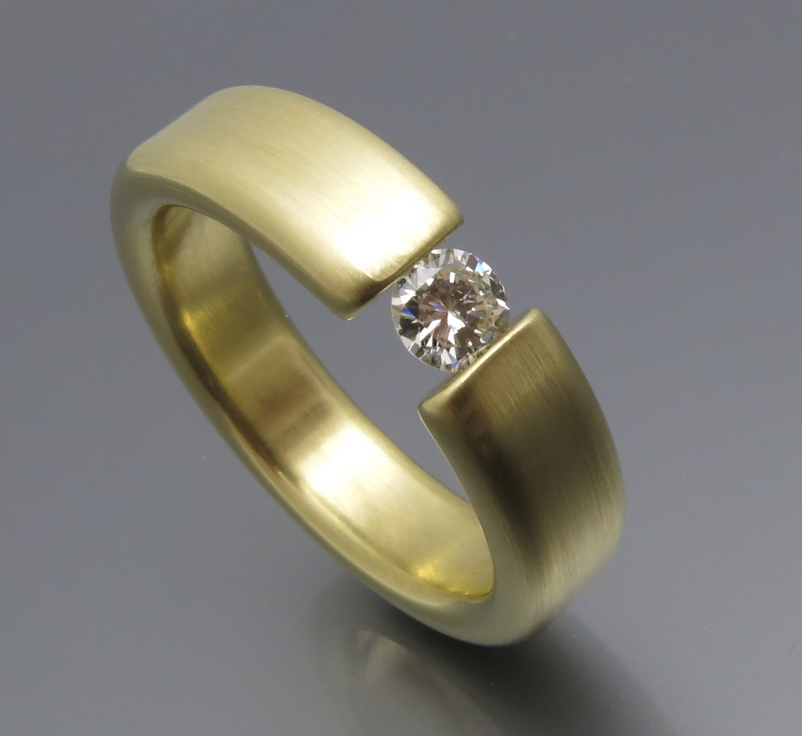 Eleganter Brillant Spannring - Klassiker