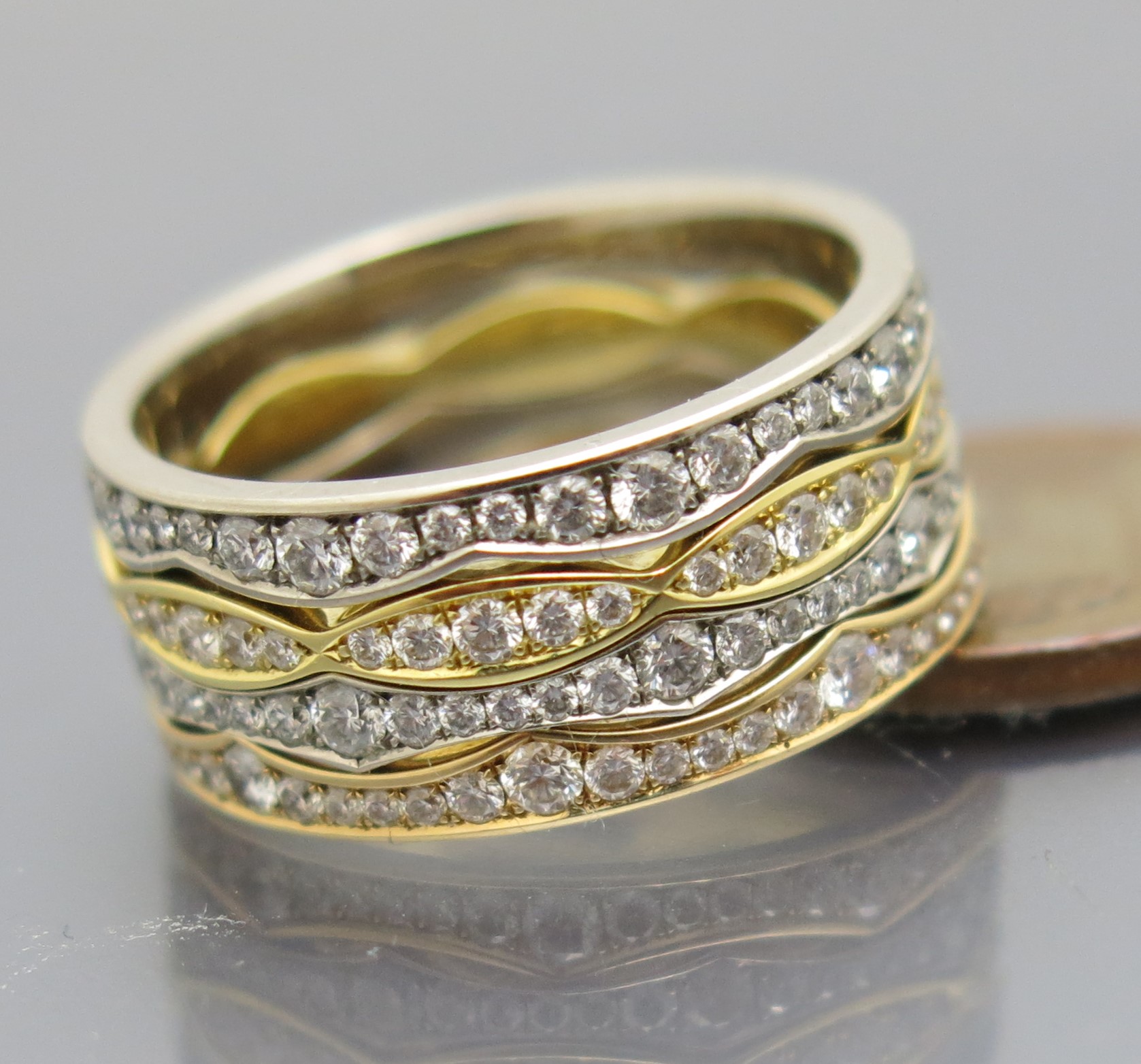 Toller Vierfach Diamant Memoire Ring